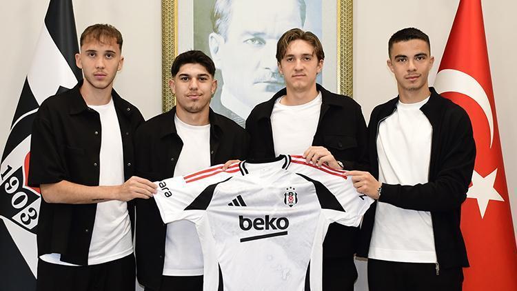 Beşiktaş, 4 genç futbolcuyla profesyonel sözleşme imzaladı