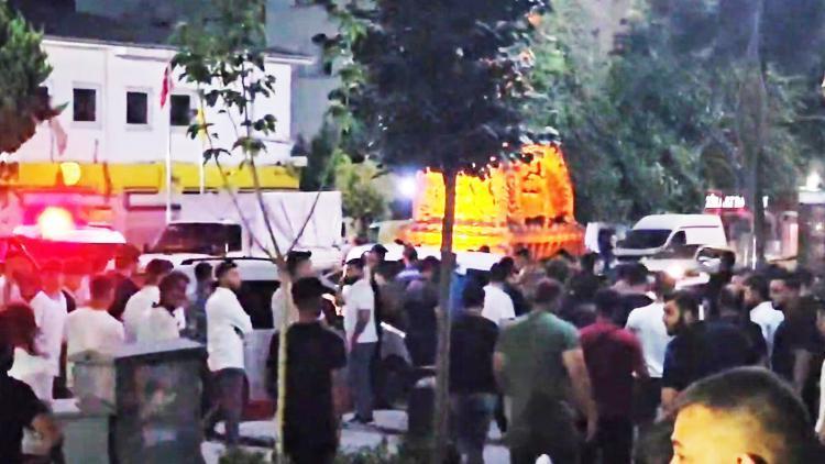 Tartışma bıçaklı kavgaya döndü: 2 yaralı, 4 gözaltı