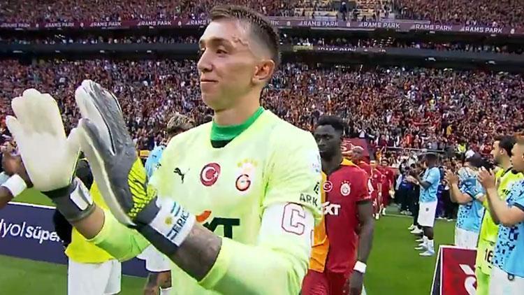 Başakşehir, şampiyon Galatasarayı alkışladı