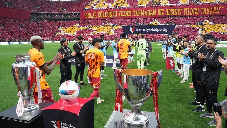 Galatasaray 25. şampiyonluğunu evinde kutladı Fernando Muslera taraftara Türkçe seslendi