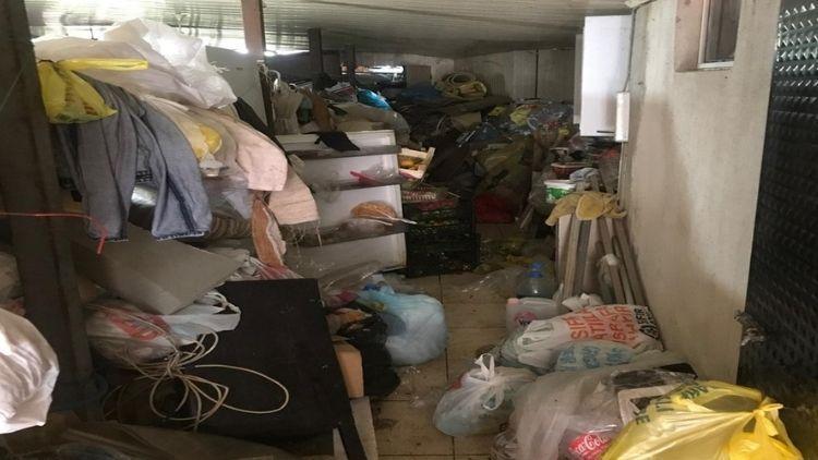 Çöp ev 9uncu kez boşaltıldı, 4 kamyon dolusu çöp çıktı