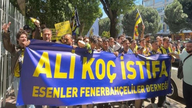 5 bin Fenerbahçeli Ali Koçun istifa etmesi için yürüdü