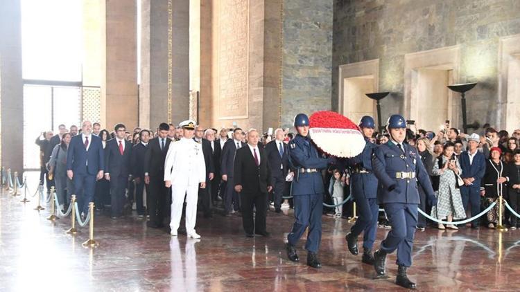 Hekimler Ata’nın huzurunda
