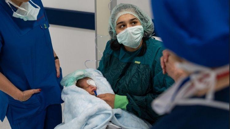 18 bin bebekte 1 görülüyor 10 günlük bebek göz tansiyonu ameliyatı oldu