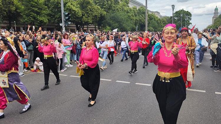 Berlin Kültürler Karnavalı’nda renkli görüntüler Berlin Kültürler Karnavalı’nda renkli görüntüler
