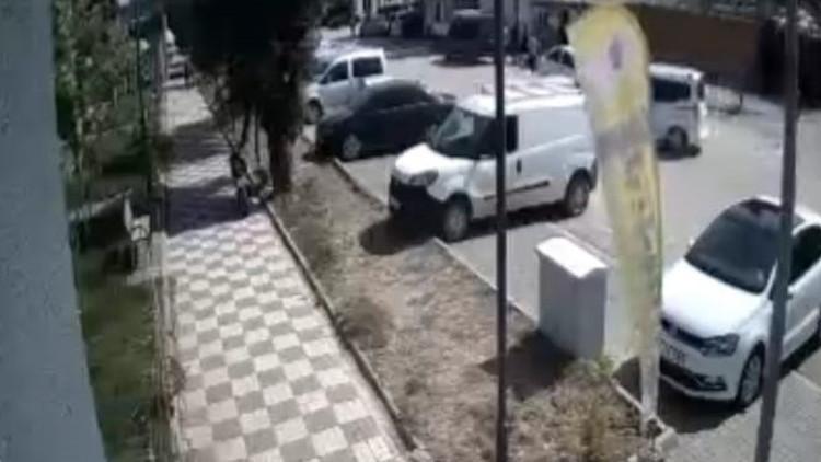 Gaziantepte sokak köpeklerinin çocuklara saldırdığı anlar kamerada