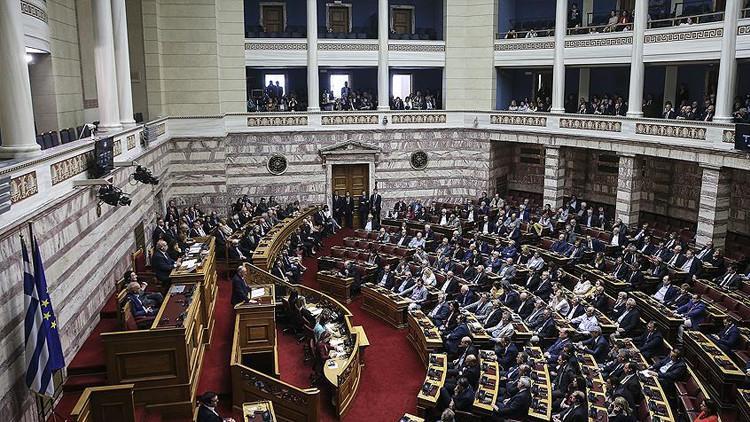 Yunanistanda aşırı sağcı 3 meclis üyesinin milletvekilliği düşürüldü