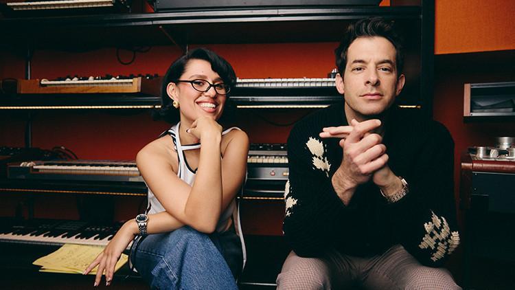 Mark Ronson ve Raye yeni teklileri 'Suzanne'ı yayınladı