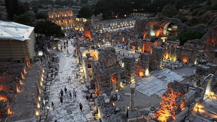 Turizmde yeni rekor Bakanlık duyurdu