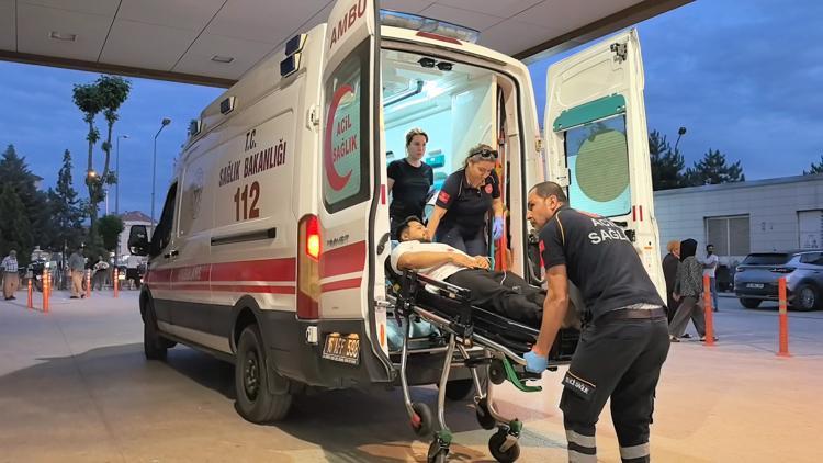 Şakalaşırken sigara paketini düşüren arkadaşını bıçakladı
