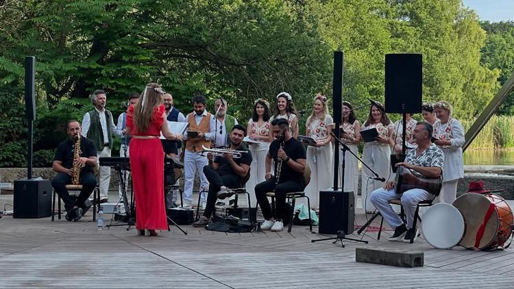 Viva la Pop Orkestra ve Korosundan Münih’te “Balkan Müzikleri Konseri