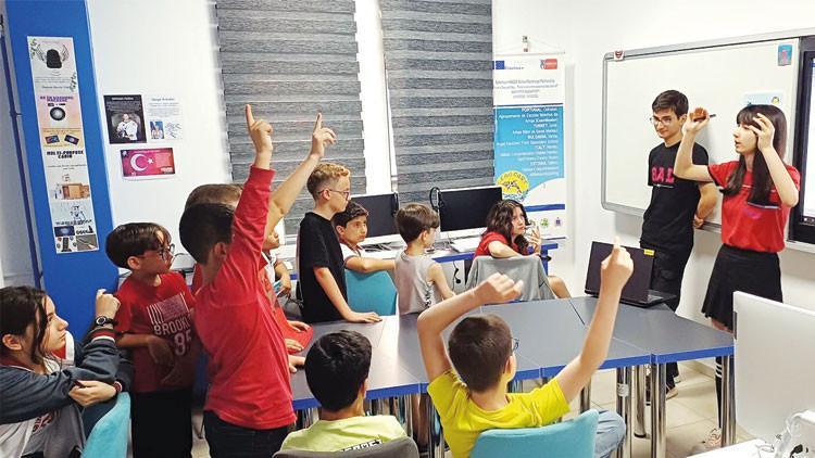 ‘En İyi’lerde bir ilk... 3 okulla finale kaldık