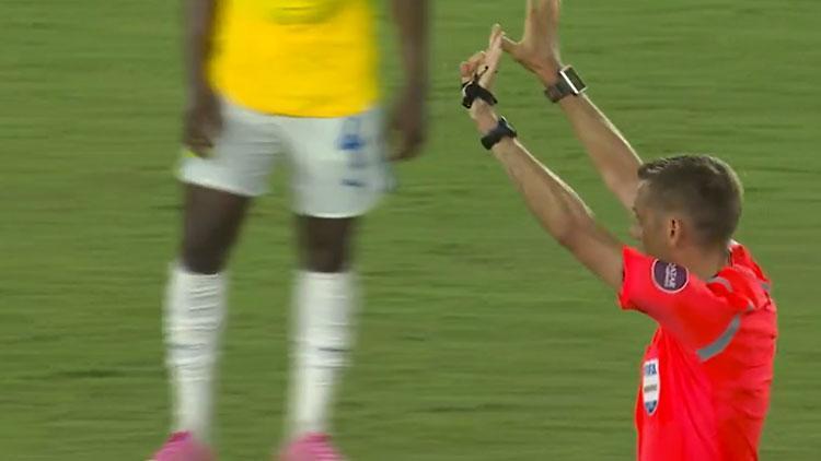 Futboldaki yeni kural Kulüpler Dünya Kupasında uygulandı