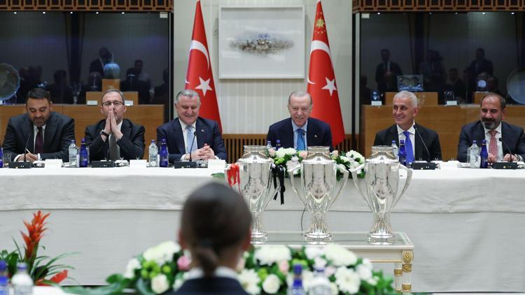 Cumhurbaşkanı Erdoğan, Süper Lige yükselen 3 kulübün heyetlerini kabul etti