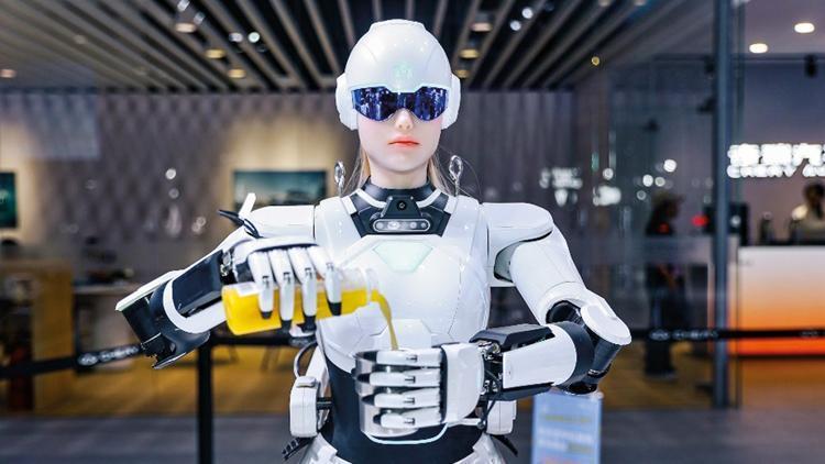 Çinlilerden robot şovu