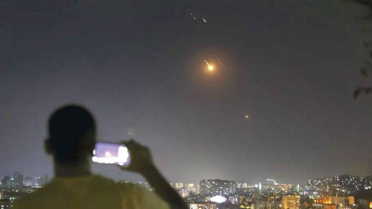 Savaşın bir cephesi sanal âlemde