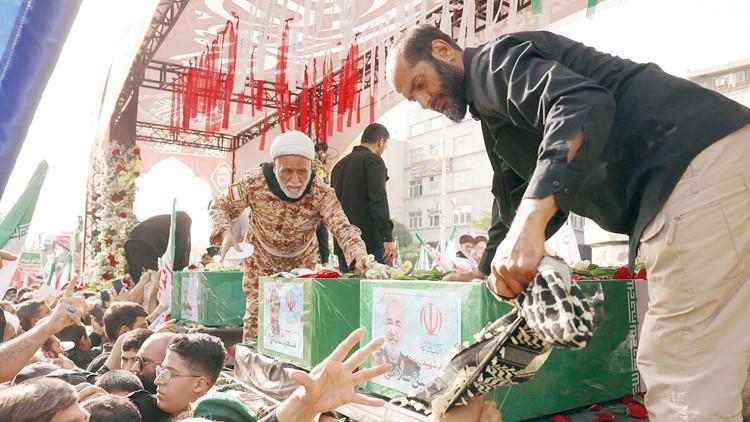 İran’da matem günü: 60 kişilik toplu cenaze töreni düzenlendi