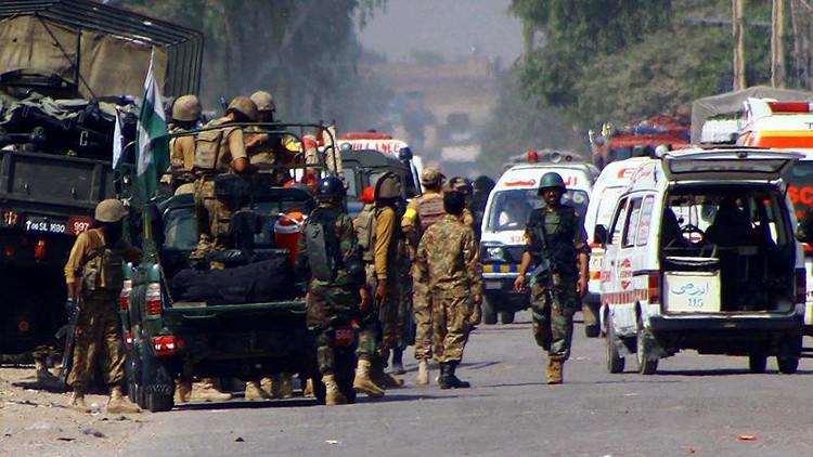 Pakistanlı yetkiliye bombalı suikast: 5 kişi yaşamını yitirdi