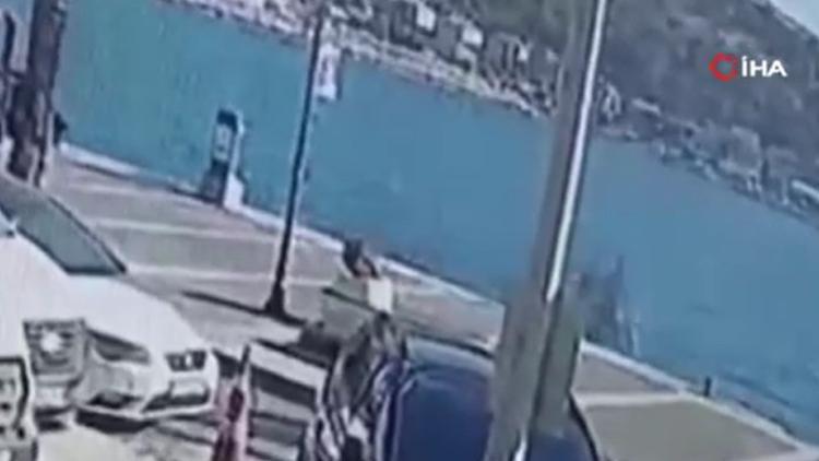 Çeşmede motosikletiyle denize düştü