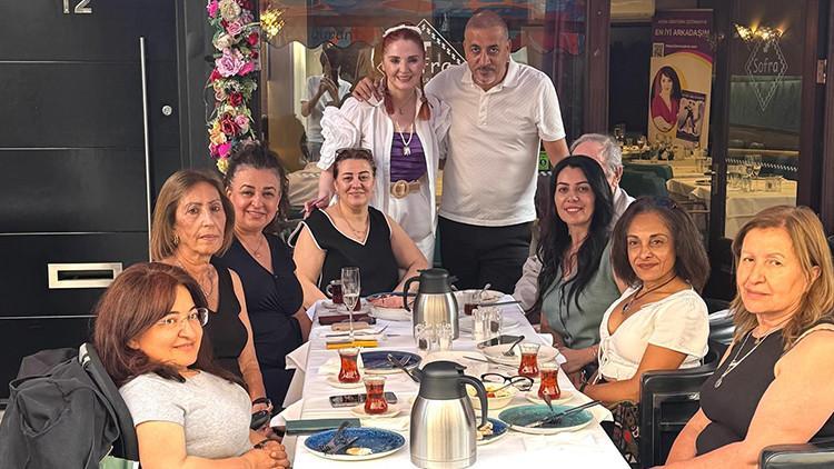 Ayda Göktürk Çetinkaya kitaplarını imzaladı