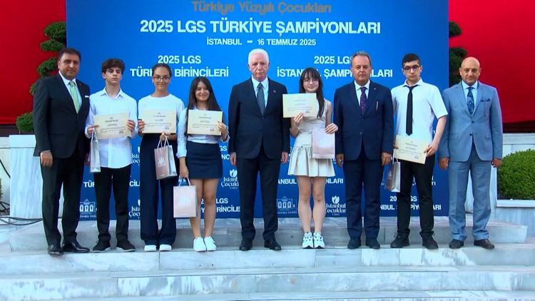 Vali Gül, LGSden 500 tam puan alan 163 öğrenciyle buluştu