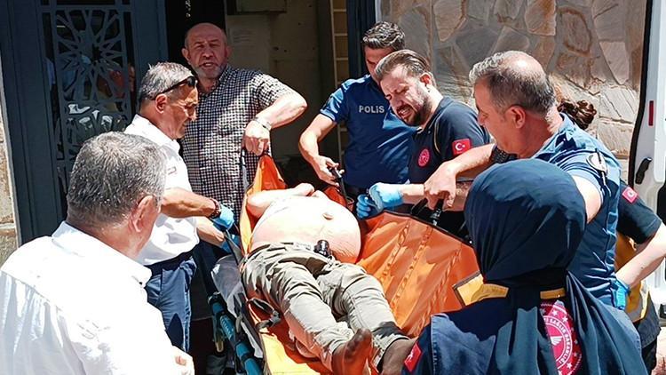 Camide ilginç olay Alkollü olduğu iddia edildi: Sızıp kalınca ambulansla hastaneye kaldırıldı