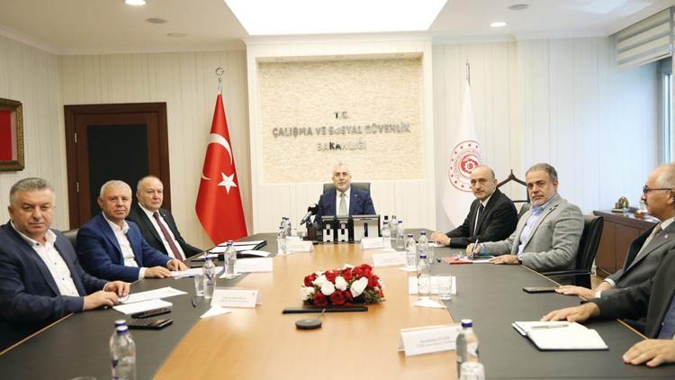 Kamu işçilerine yeni teklif: İlk 6 ay için yüzde 24 zam Kamu işçilerine yeni teklif: İlk 6 ay için yüzde 24 zam