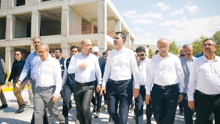 Bakan Kurum’dan müteahhitlere uyarı Bakan Kurum’dan müteahhitlere uyarı