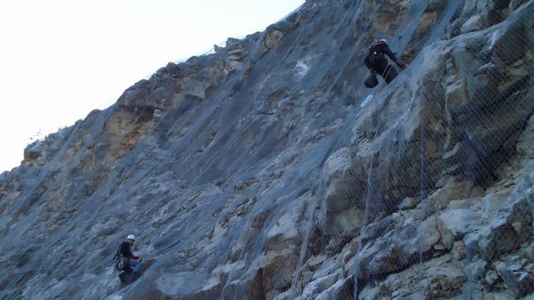 Sarp yamaçlara çelik zırh 794 futbol sahası büyüklüğünde Sarp yamaçlara çelik zırh 794 futbol sahası büyüklüğünde