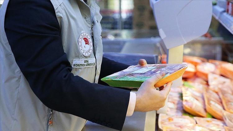 Gıda güvenirliği denetimlerinde 1,3 milyar ceza kesildi Gıda güvenirliği denetimlerinde 1,3 milyar ceza kesildi