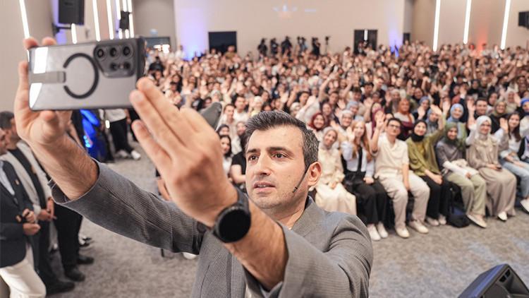 Baykar Yönetim Kurulu Başkanı Bayraktar, TercihFest 2025te üniversite adaylarıyla buluştu Baykar Yönetim Kurulu Başkanı Bayraktar, TercihFest 2025te üniversite adaylarıyla buluştu