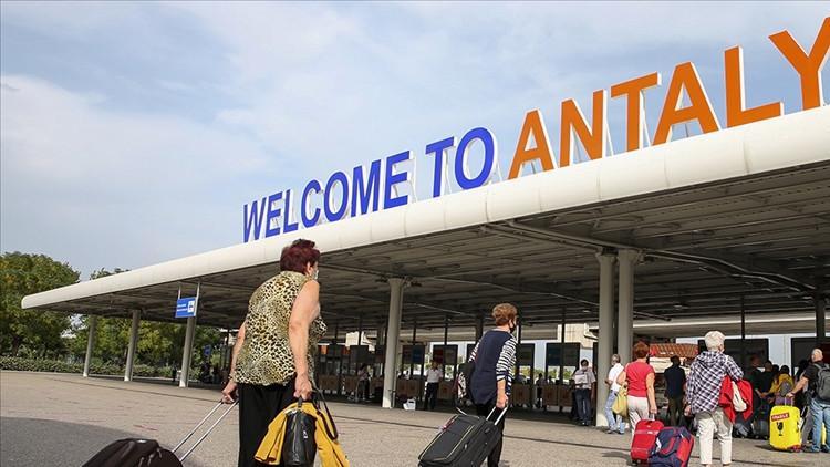 Antalya’ya gelen turist sayısı 9 milyonu aştı