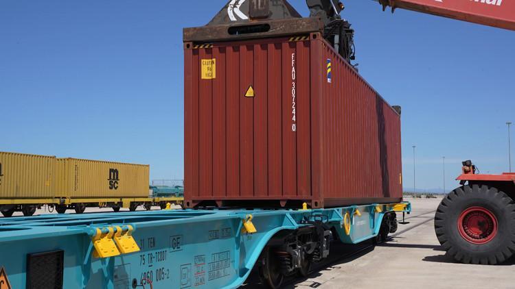 127 yeni nesil milli yük vagonu raylara indirildi 127 yeni nesil milli yük vagonu raylara indirildi