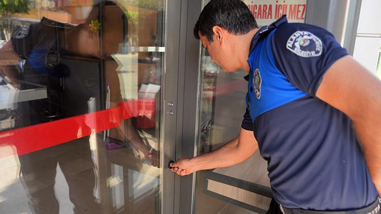 Tarihi geçmiş ürün satan 2 market mühürlendi Tarihi geçmiş ürün satan 2 market mühürlendi