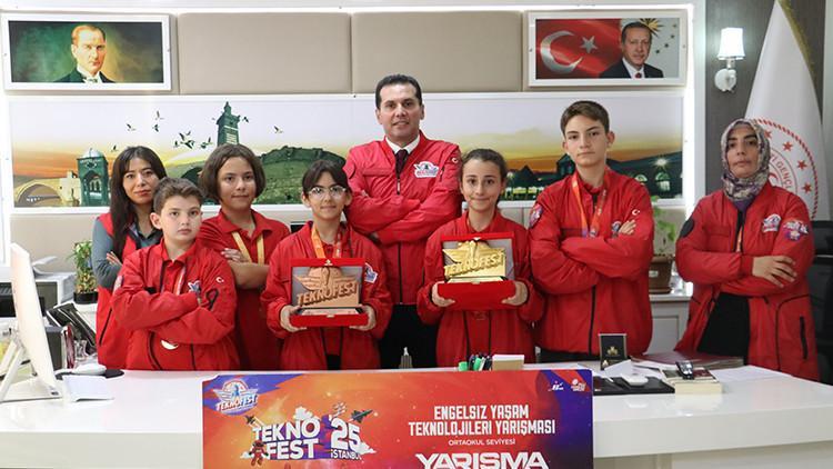 TEKNOFEST birincisi öğrencilerden Gazzeye bağış TEKNOFEST birincisi öğrencilerden Gazzeye bağış