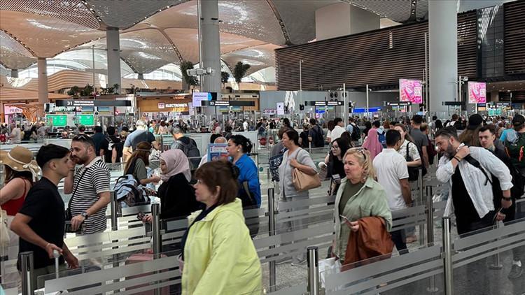 İstanbul havalimanları Türkiye nüfusunu solladı
