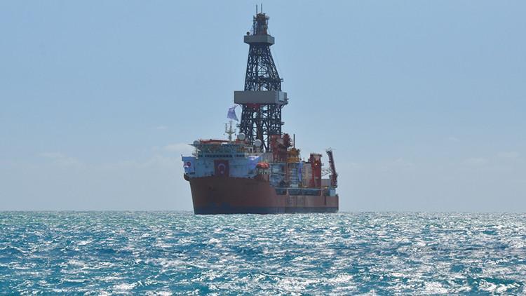 Türkiyenin en yeni sondaj gemisi Mersin Taşucunda