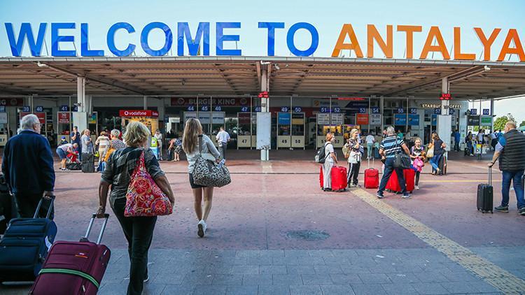 Antalyada iki yeni rekor: Her 4 turistten 1i Rus