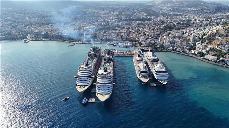 İstanbula turist akını: 410 bin yolcu kruvaziyerle geldi