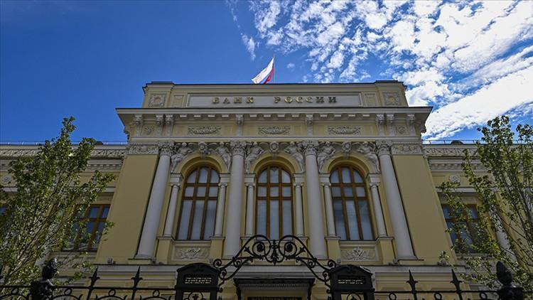 Rusya Merkez Bankası politika faizini 50 baz puan düşürdü