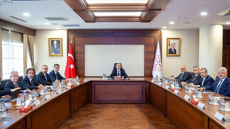 Kredi kartlarına yeni düzenleme sinyali