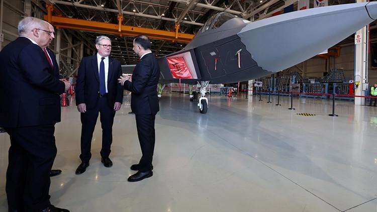 KAANa Londra ilgisi Türkiyenin Milli Savaş Uçağına hayran kaldı KAANa Londra ilgisi Türkiyenin Milli Savaş Uçağına hayran kaldı