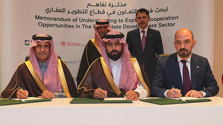 Emlak Konut’tan 400 milyon dolarlık proje ‘Hayat Mekke’ için imzalar atıldı Emlak Konut’tan 400 milyon dolarlık proje ‘Hayat Mekke’ için imzalar atıldı