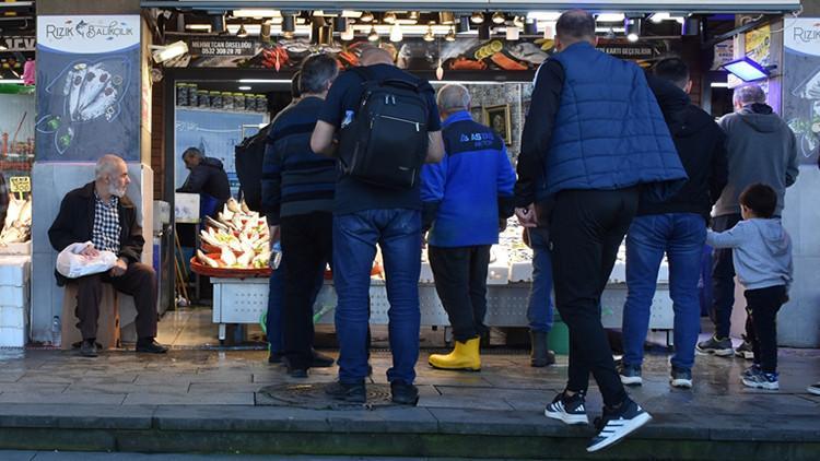 Fiyat düştü, vatandaş akın etti Paket paket şehir dışına da gönderiliyor