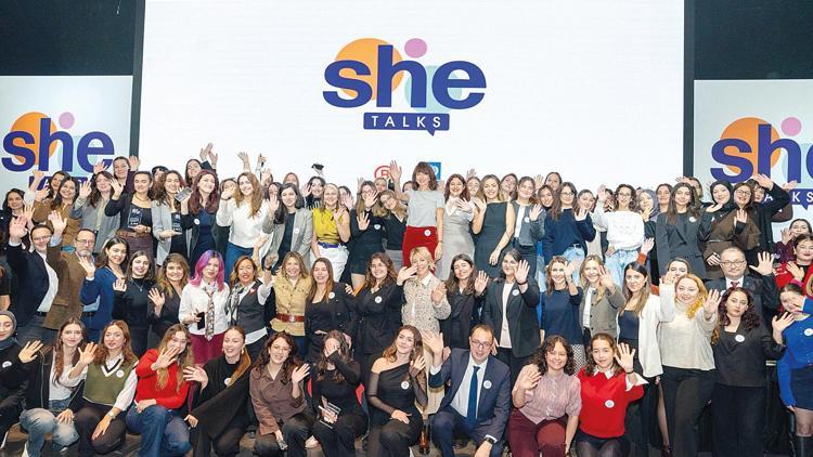 Genç kadınlar cam tavanlara karşı Genç kadınlar cam tavanlara karşı