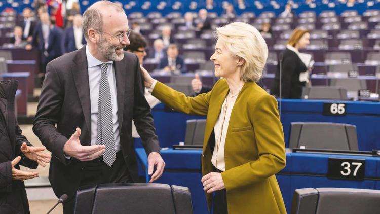 Avrupa içten yanmalı araç yasağını resmen rafa kaldırmaya hazırlanıyor... 2035’ten geri vites Avrupa içten yanmalı araç yasağını resmen rafa kaldırmaya hazırlanıyor... 2035’ten geri vites