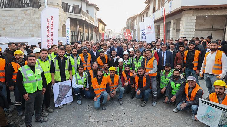 Dev teslimat için geri sayım Bakan Kuruma çay daveti