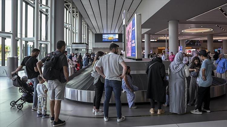 İstanbulun havalimanlarında yolcu rekoru