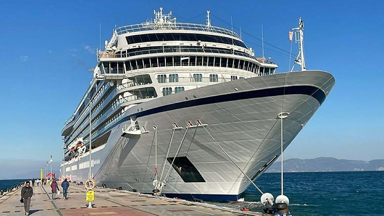Kuşadası’na yeni yılın ilk kruvaziyer gemisi geldi