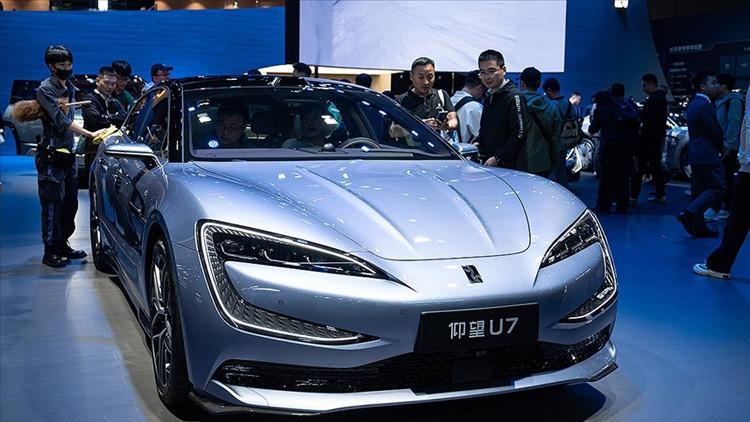 Elektrikli araçta yeni kral: Teslayı tahtından indirdi Elektrikli araçta yeni kral: Teslayı tahtından indirdi